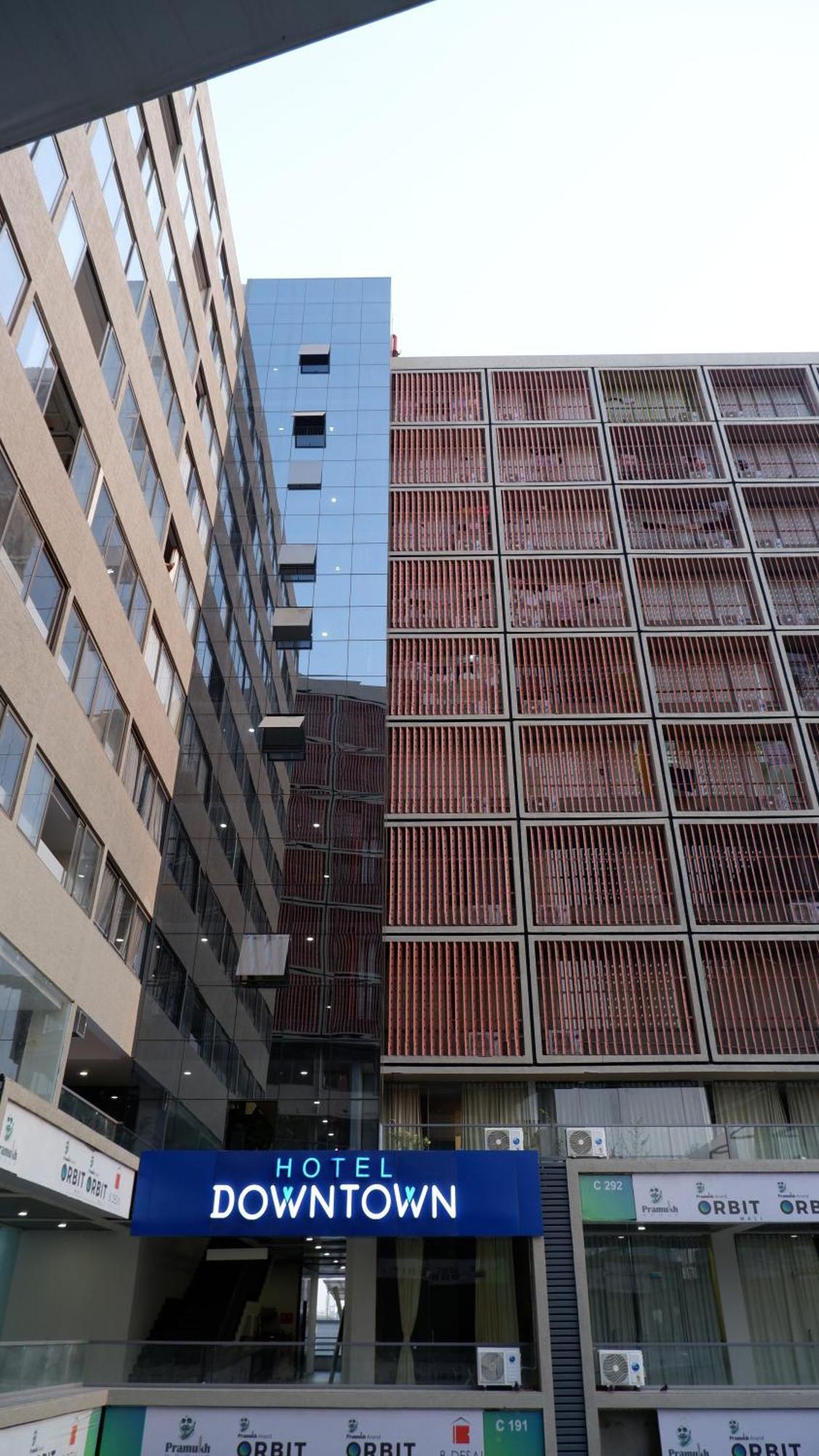 Hotel Downtown Гандинагар Екстериор снимка