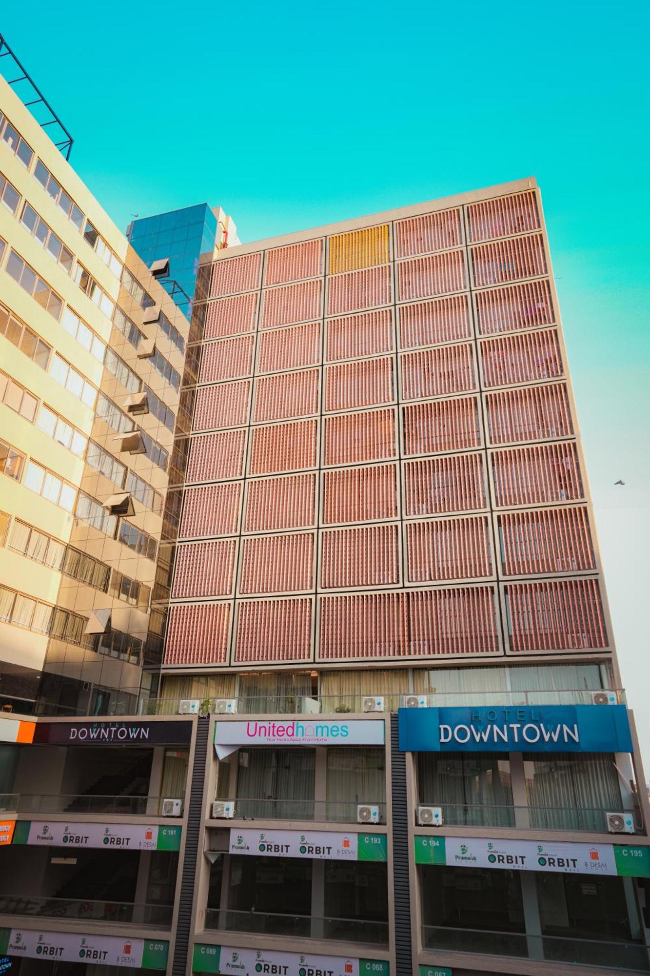 Hotel Downtown Гандинагар Екстериор снимка