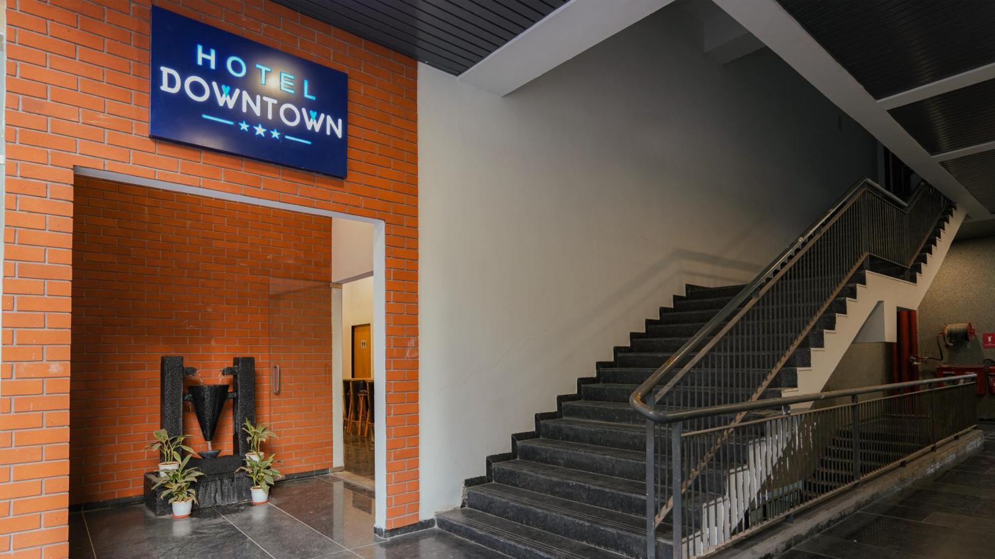 Hotel Downtown Гандинагар Екстериор снимка